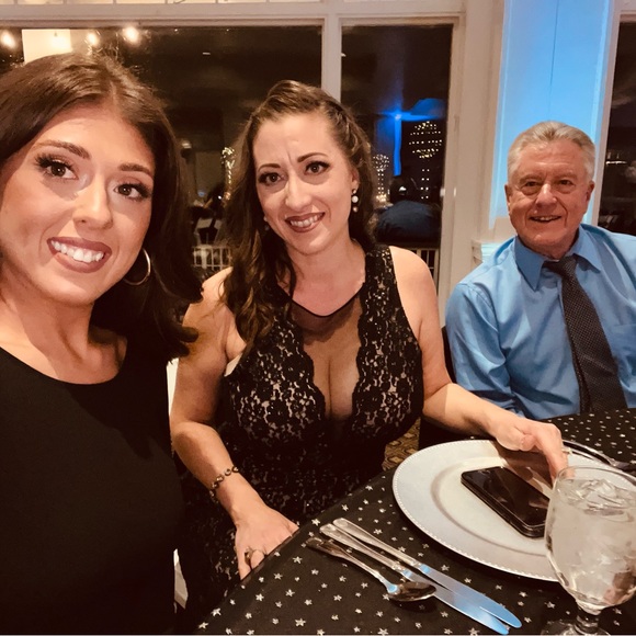 Meet your Posher, Amanda - Picture 2 of 4